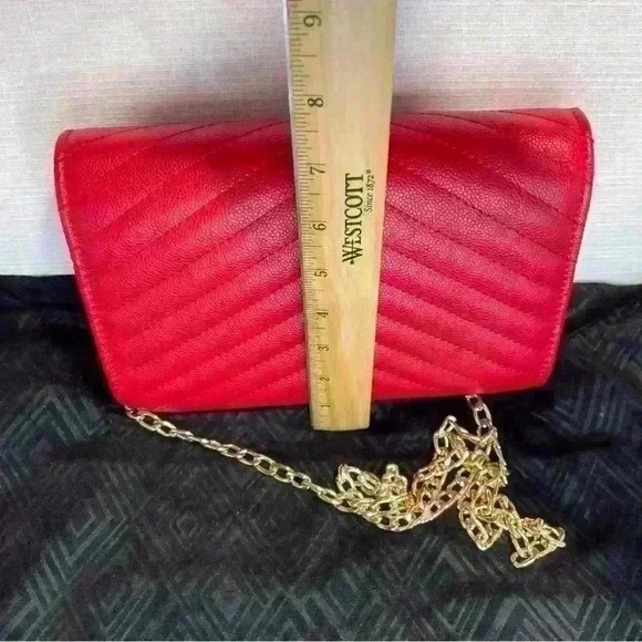 Francesca’s NWT Red Quilted Chevron Gold Chain Link Handbag - Picture 8 of 10